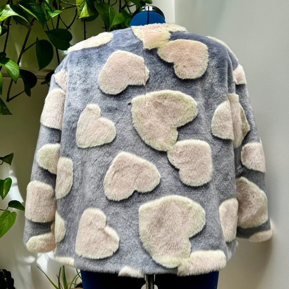 Dear Drew by Drew Barrymore - Grey/Lilac Faux Fur Hearts Jacket - Size L - Picture 3 of 7
